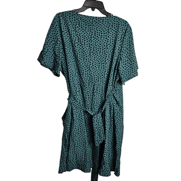 BloomChic Women's Green Ditsy Dot Wrap Ruffle V-Neck Knee Length Dress NWT 18/20 - Picture 9 of 15